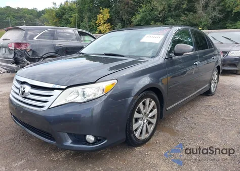 2011 Toyota Avalon Limited z USA, uszkodzony, nr VIN 4T1BK3DB2BU390008